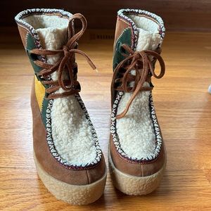 Jeffrey Campbell Wedge Sherpa Snow Boot. Size 9. Great Condition.